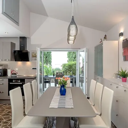 Willa Bandic Baška Voda